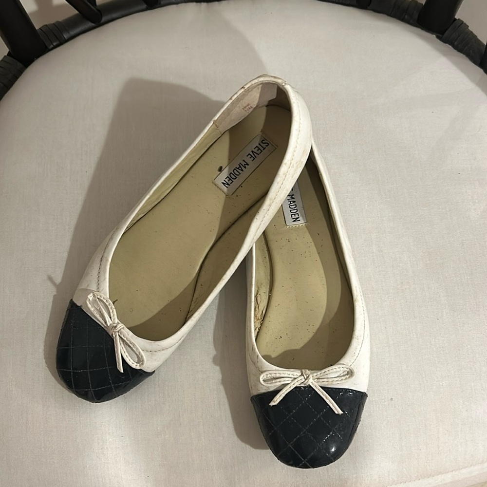 Steve Madden White & Navy Cap Toe Ballet Flat